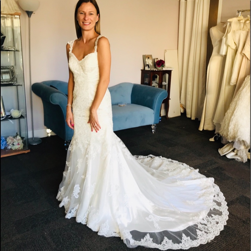 Stella York wedding dress - Picture 2 of 6
